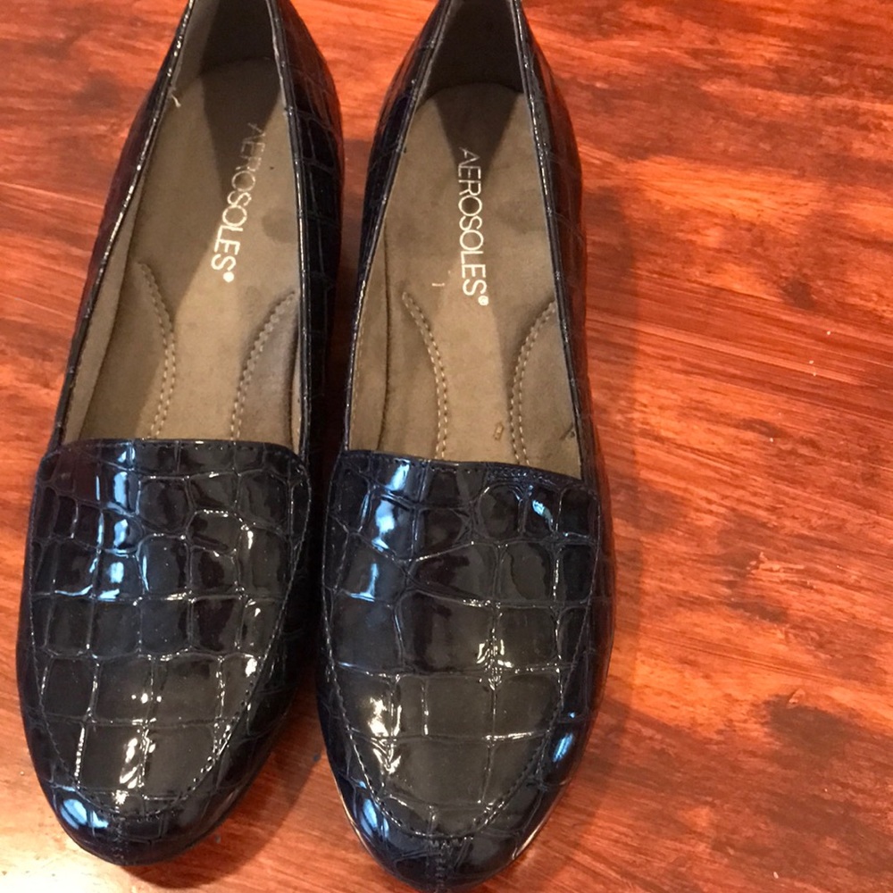 NWOT Aerosoles navy wedge shoes, 7.5M